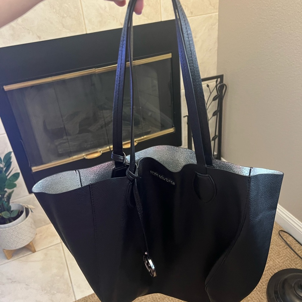 Michael Kors black shopping/ tote bag food for travel and work - Picture 6 of 6